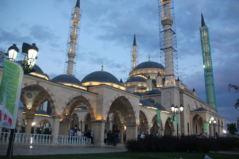 В Чечню привезли священные для мусульман реликвии‎