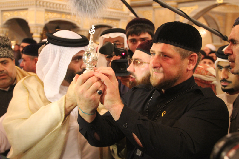 В Чечню привезли священные для мусульман реликвии‎
