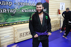 Чеченскому бойцу вручен синий пояс по бразильскому джиу-джитсу