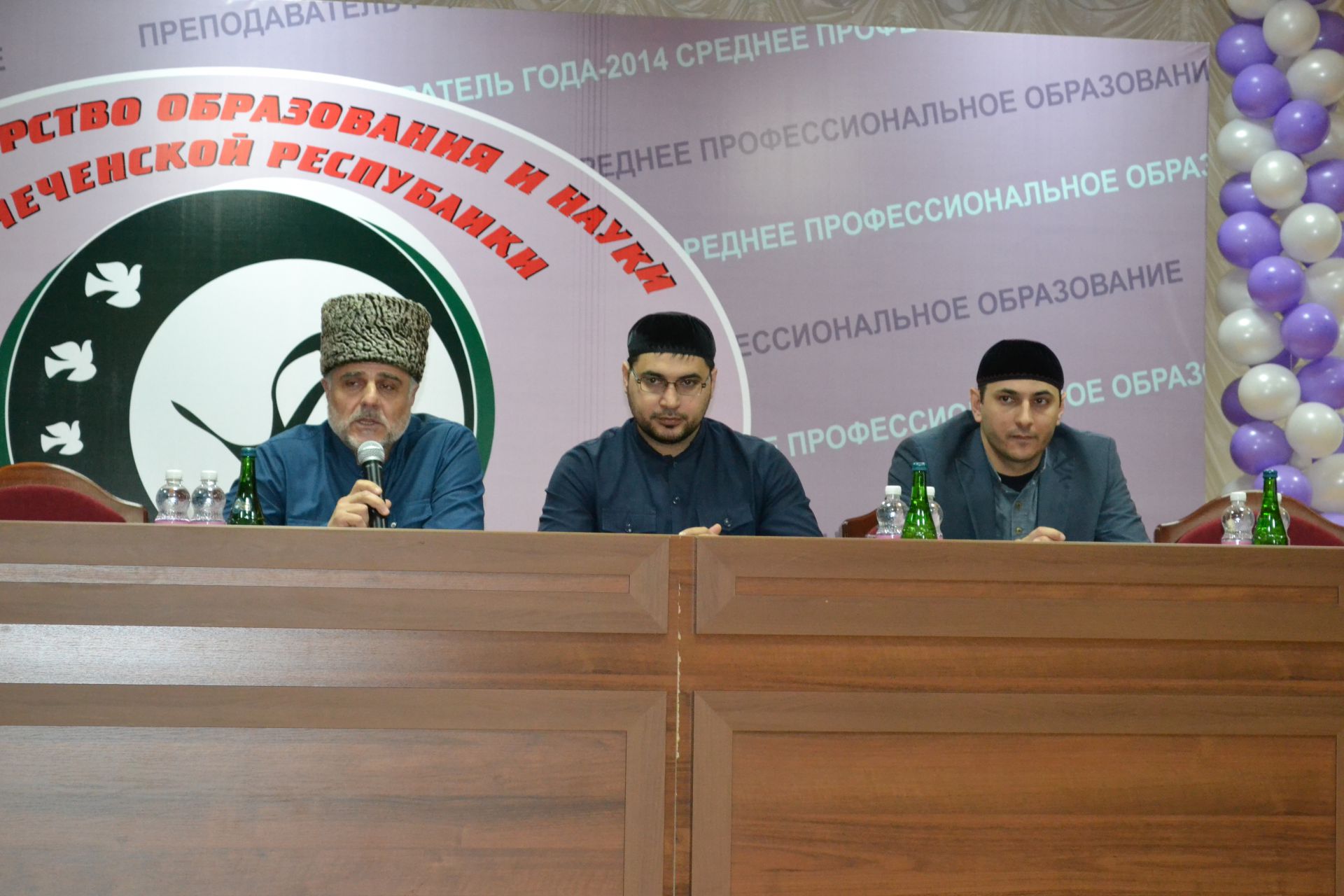 Учащимся Чеченского колледжа напомнили о скрытых угрозах мирских соблазнов и духовных ценностях