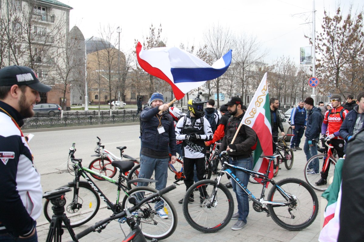 Грозненские велобайкеры организовали акцию в честь годовщины воссоединения Крыма с Россией