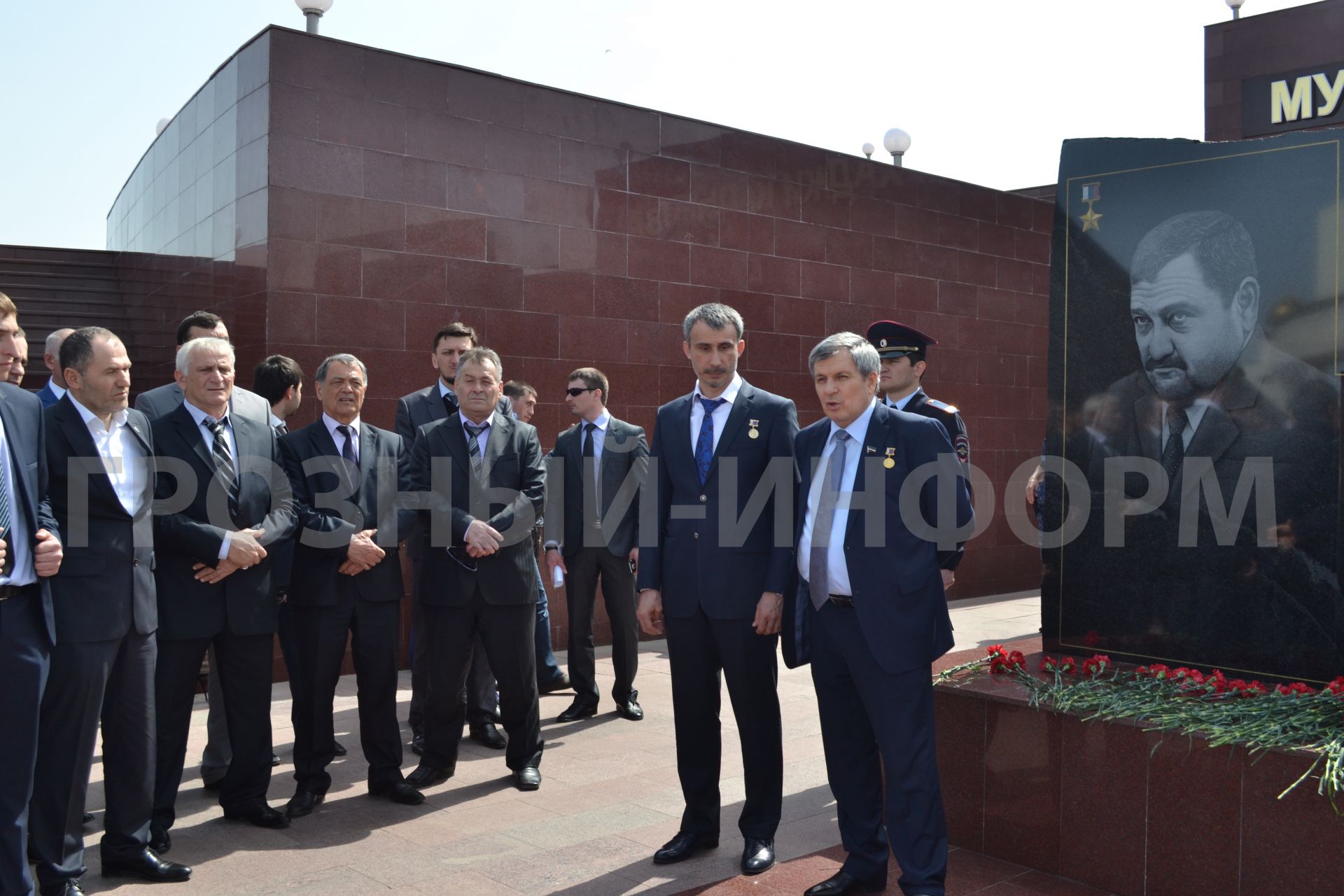 военно-патриотическая игра наша сила - в единстве. семья янгулбаевых чечня. митинг в грозном против янгулбаевых. участники в грозном. ветераны чеченской республики 9 мая.