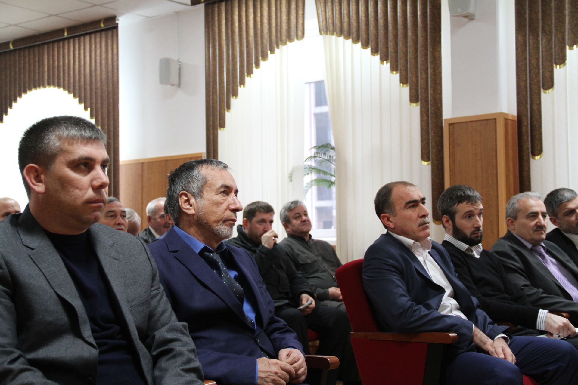 Асламбек ирасханов. Министр мизо чр таймасханов. Министр имущественных и земельных отношений чеченской республики. Председатель правительства чеченской республики. Министр имущественных и земельных отношений чеченской республики.