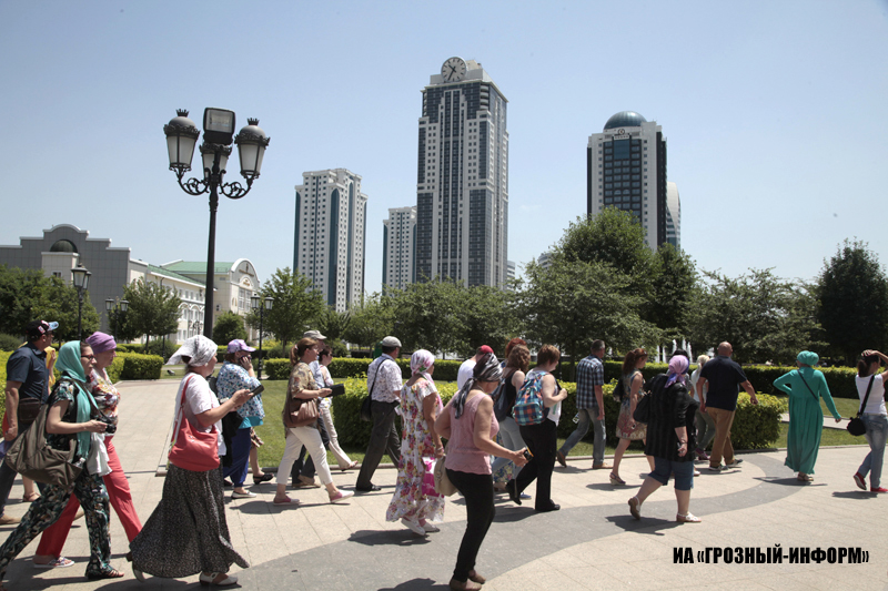 Фото туристов в грозном