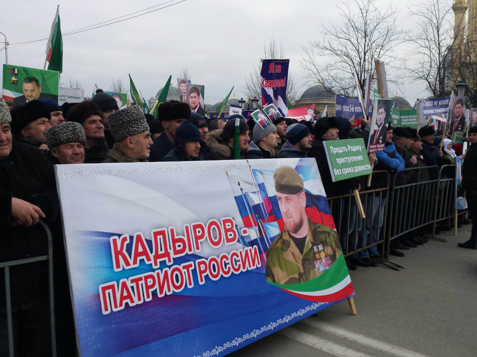 Грозный вышел. Лозунг чеченцев. Девиз чеченцев. Митинг в Грозном. Лозунги в Чечне.