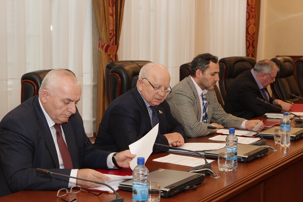 Указы чеченской республики. Семейное законодательство чеченской республики. Закон чеченской республики о демографии. Закон чеченской республики. Закон чеченской республики.