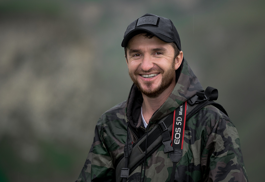 Открой чеченский. Абдуллах Берсаев. Чеченский фотограф Абдуллах Берсаев. Абдулла Артуев. Абдуллах Берсаев фото.