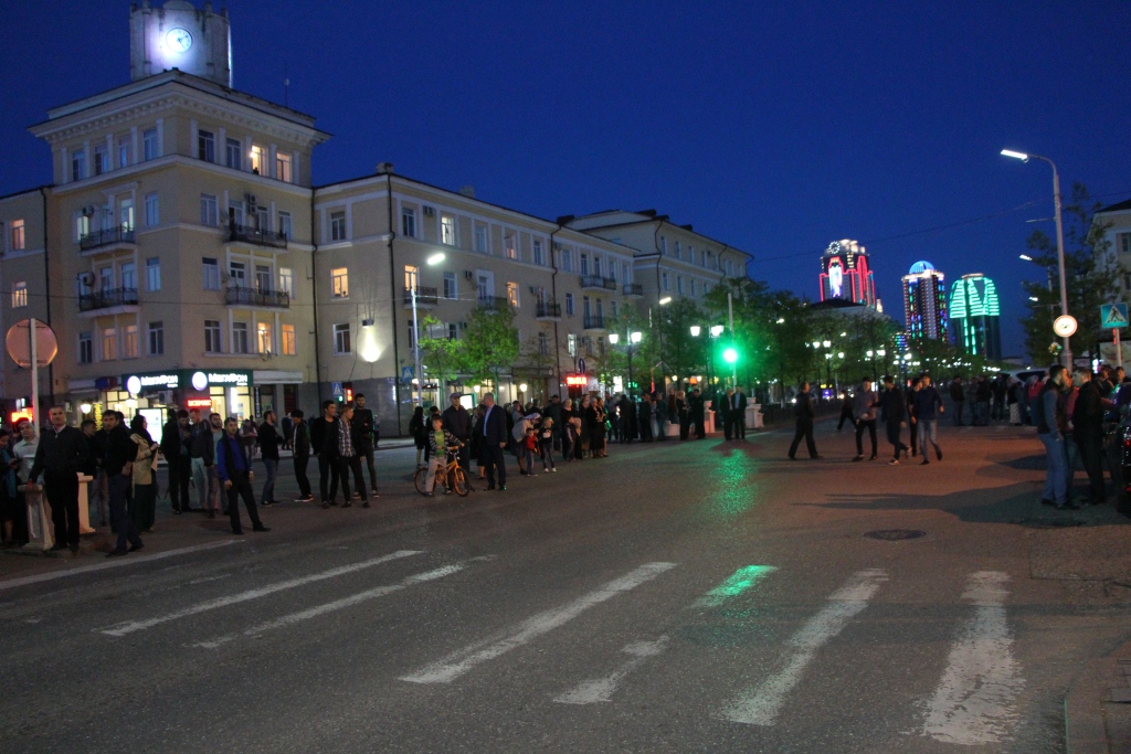 Улицы города грозный. Проспект Путина в Грозном. Чечня проспект Путина. Грозный Центральная улица. Проспект Кадырова Путина.