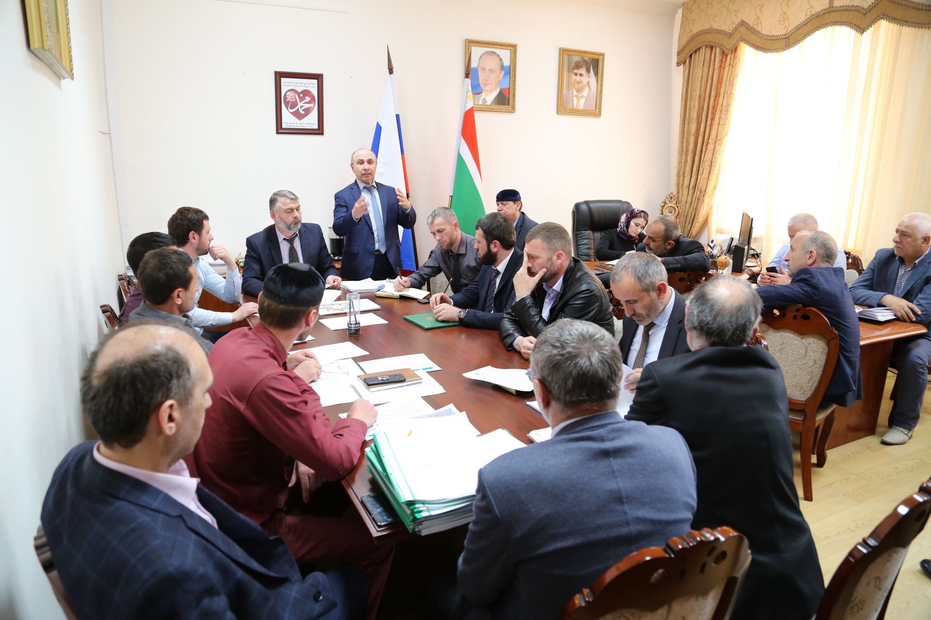 Минпромэнерго оренбург. Минпромэнерго. Министерство промышленности и энергетики чеченской республики. Министр минпром чр. Платформа смена.