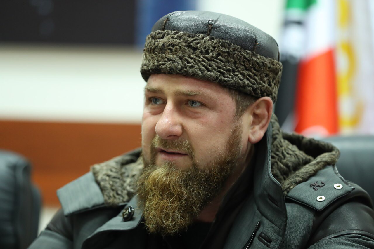 Кадыров в шапке