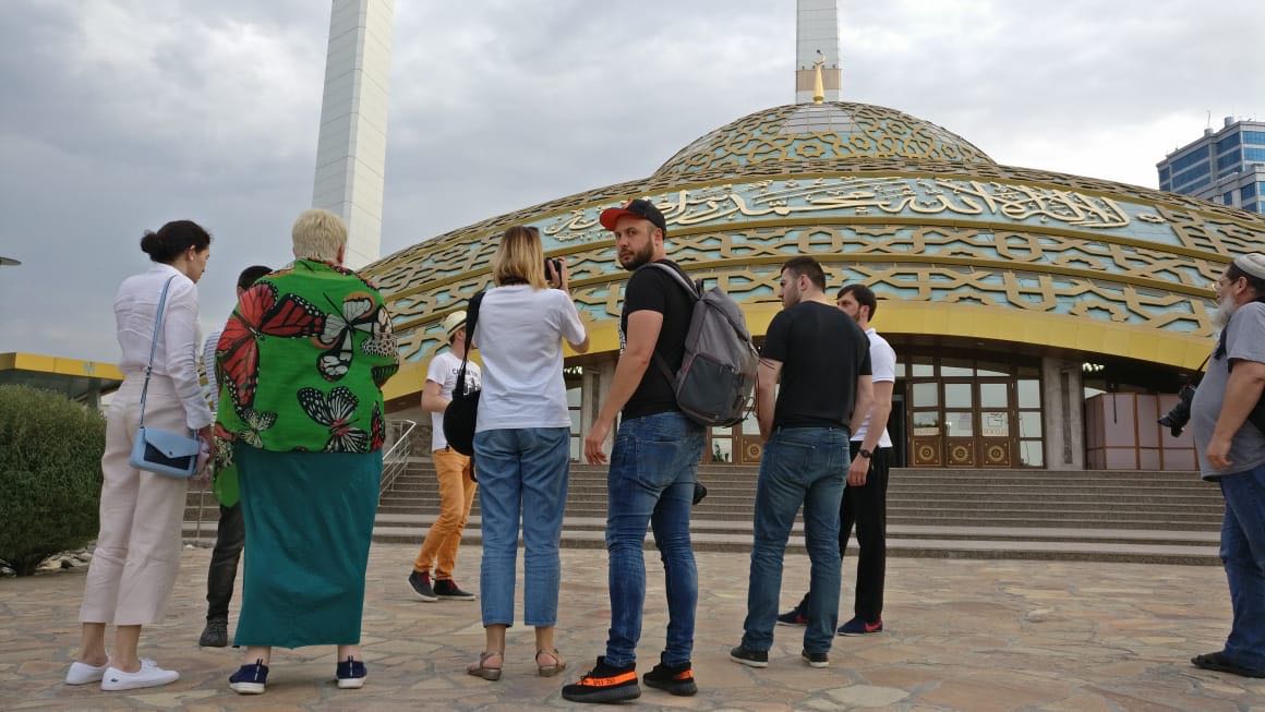 Экскурсии грозный цена. Мечеть Аймани Кадыровой. Мечеть матери Кадырова в Аргуне. Мечеть сердце матери в Грозном имени Аймани. Мечеть в Грозном в честь матери Кадырова.