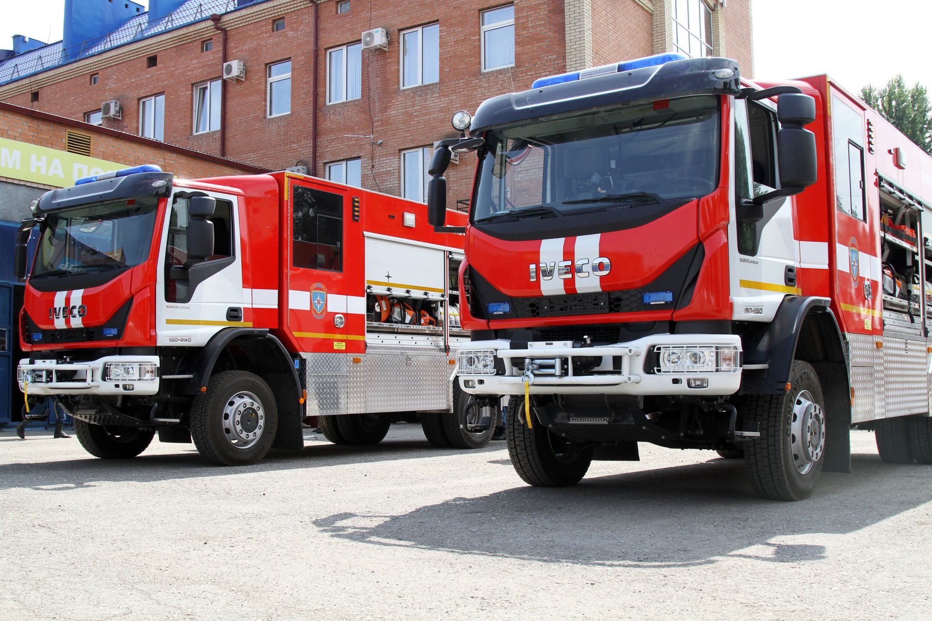 Автомобили 2 2 3. АЦ 3.2 40 Iveco. АЦ Ивеко 3.2-40/4. Пожарная Ивеко АЦ3.2-40. Пожарная АЦ Ивеко.