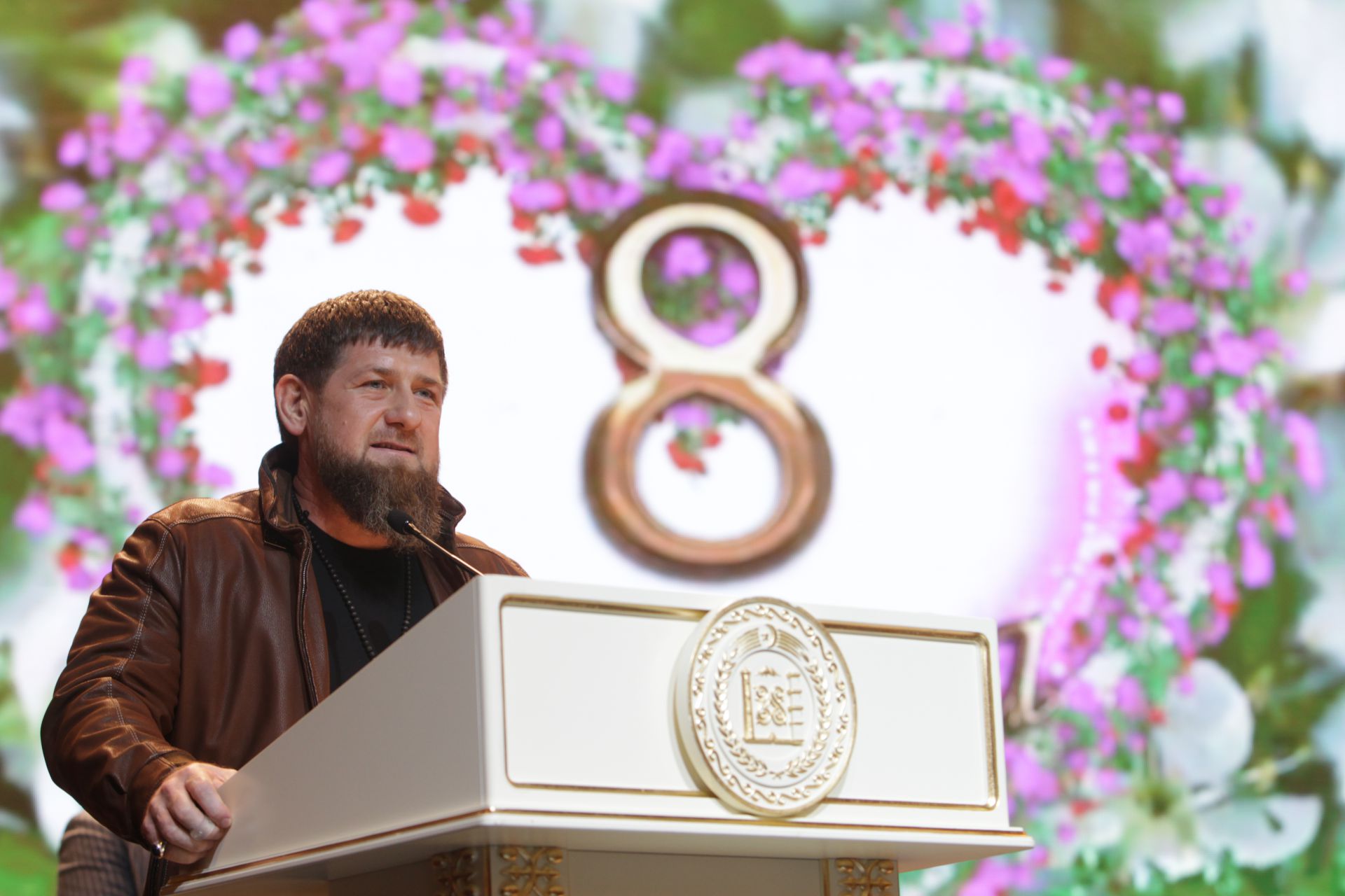 Поздравление кадырову. Чеченцы с 8 мартом.