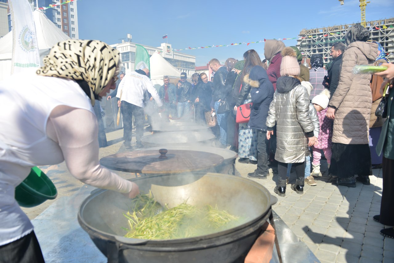 Фестиваль черемши в грозном. Фестиваль черемши в чечне. Черемша в грозном. Фестиваль черемши в грозном 2023. Фестиваль черемши в грозном.