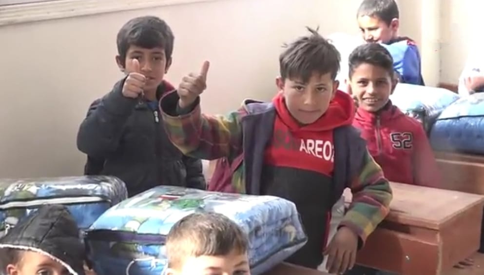 Дети россии дети сирии. Сирийские дети в турецкой школе. Российские военные и сирийские дети. Школы в Сирии.