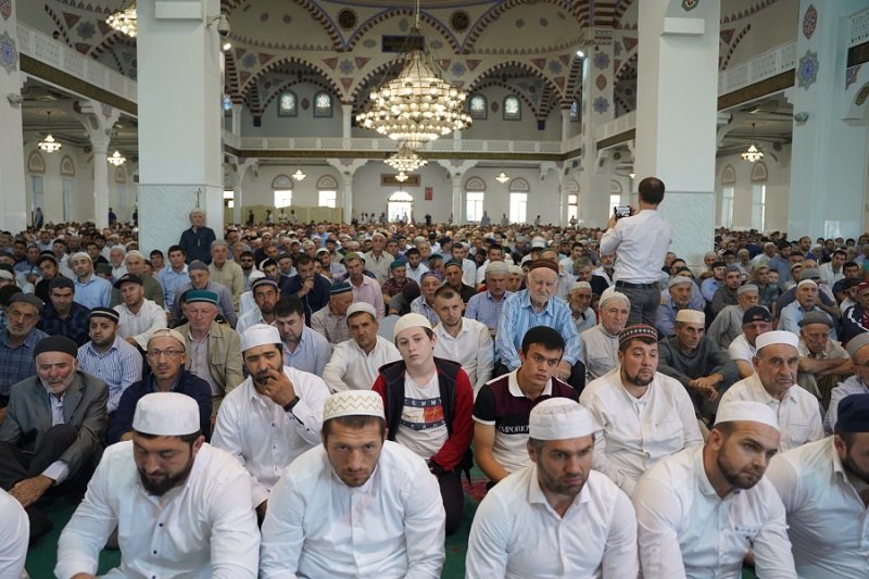 Джума намаз в махачкале. Мечети Дагестана Муфтият. Намаз Джума мечеть в Махачкале. Муфтият Джума мечети. Махачкала мечеть Центральная, Муфтият.