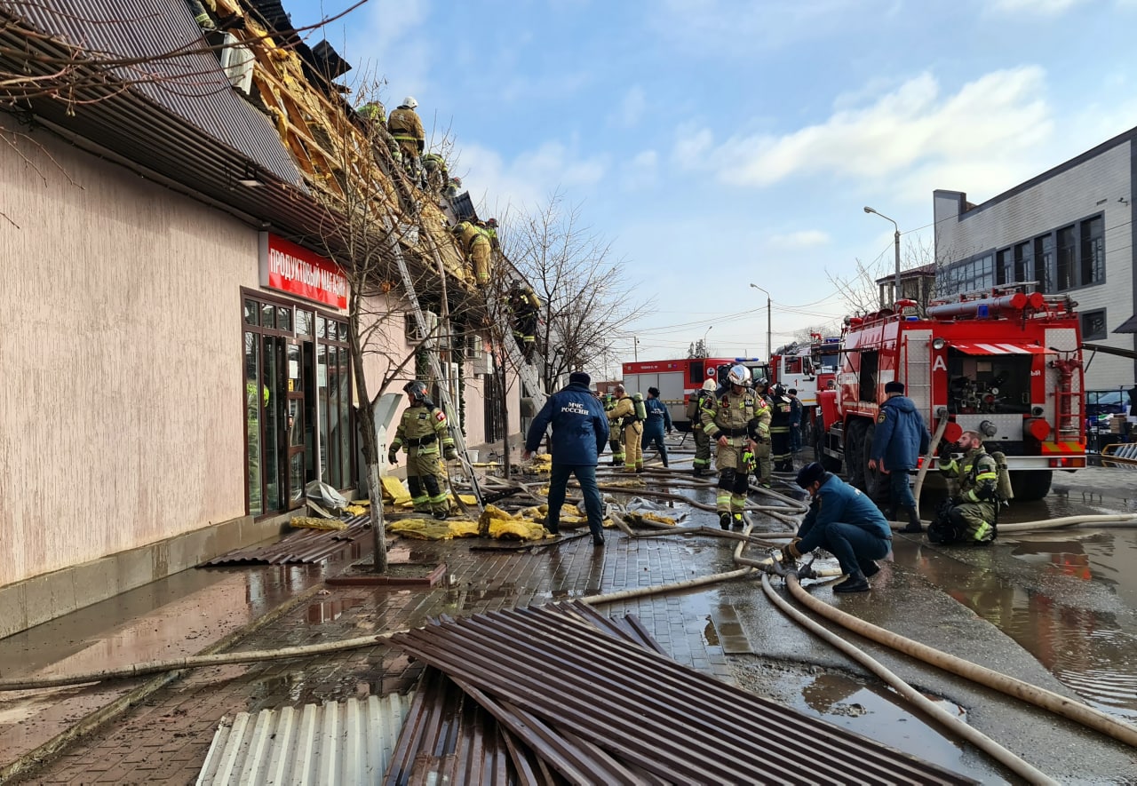 В Грозном ликвидировали пожар на площади 430 квадратных метров | 14.12.2021  | Грозный - БезФормата