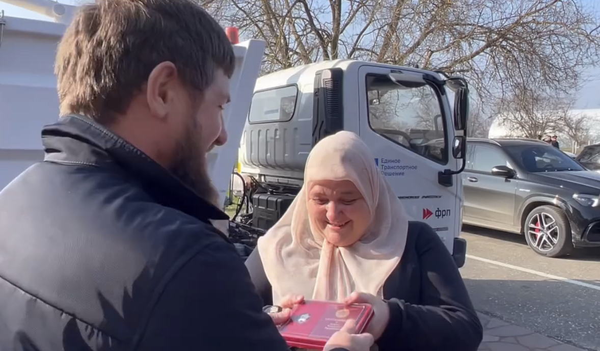 Чечня новости свежие. Зарган Кадырова Чечня. Сестра Рамзана Кадырова Зарган. Рамзан Кадыров сельское хозяйство. Рамзан Кадыров вчера.