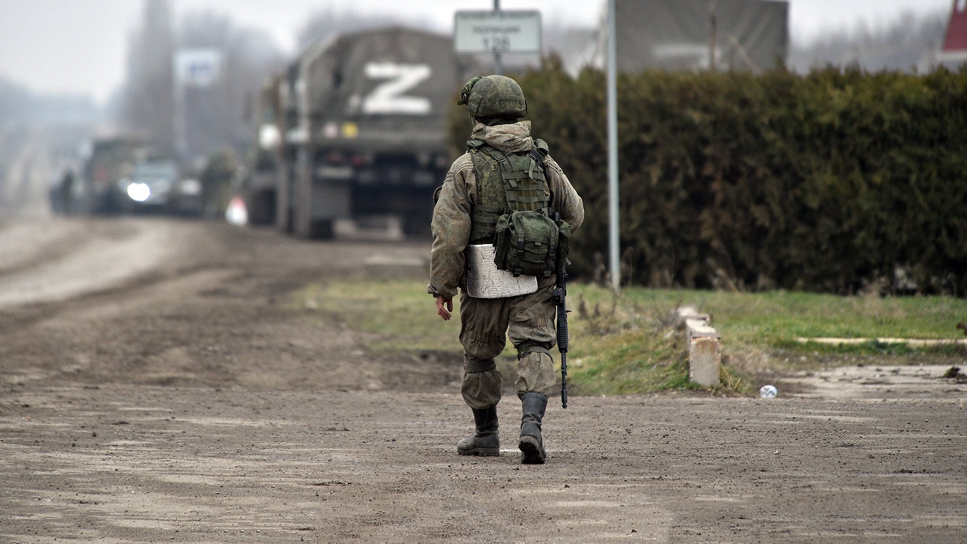 Русский солдат украинский солдат. Русские войска на Украине. Российские военные на Украине. Солдаты России на Украине. Российский солдат.