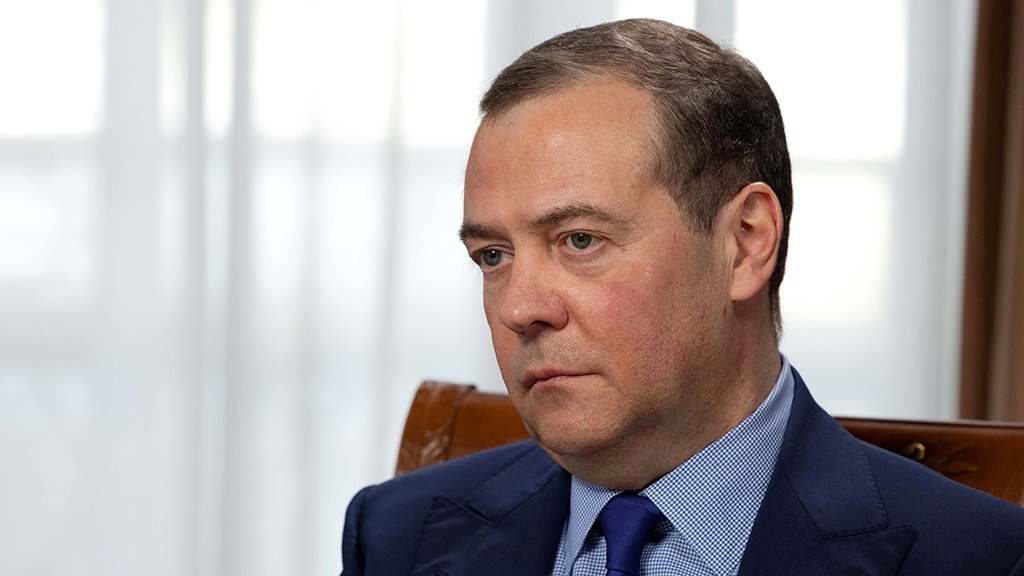Медведев: Россия в будущем может потребовать тотальной капитуляции ...