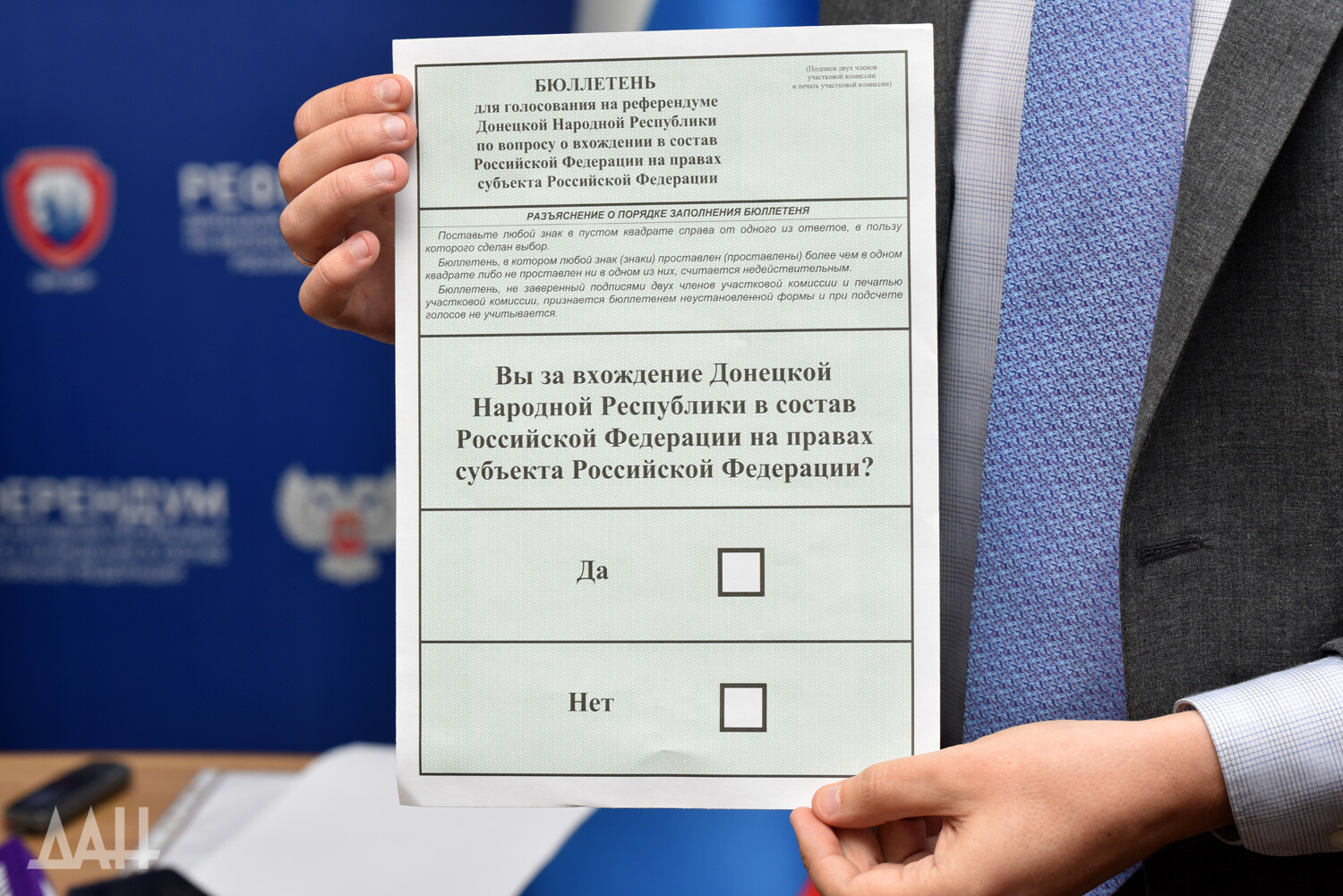 Жители ЛДНР посещают избирательные участки вопреки угрозам от ...