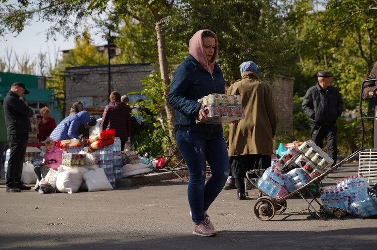 Свежие на сегодняшний день. Общественные места. Мирная жизнь в России. Гуманитарная помощь Мариуполь. Выселение жителей из Херсона.