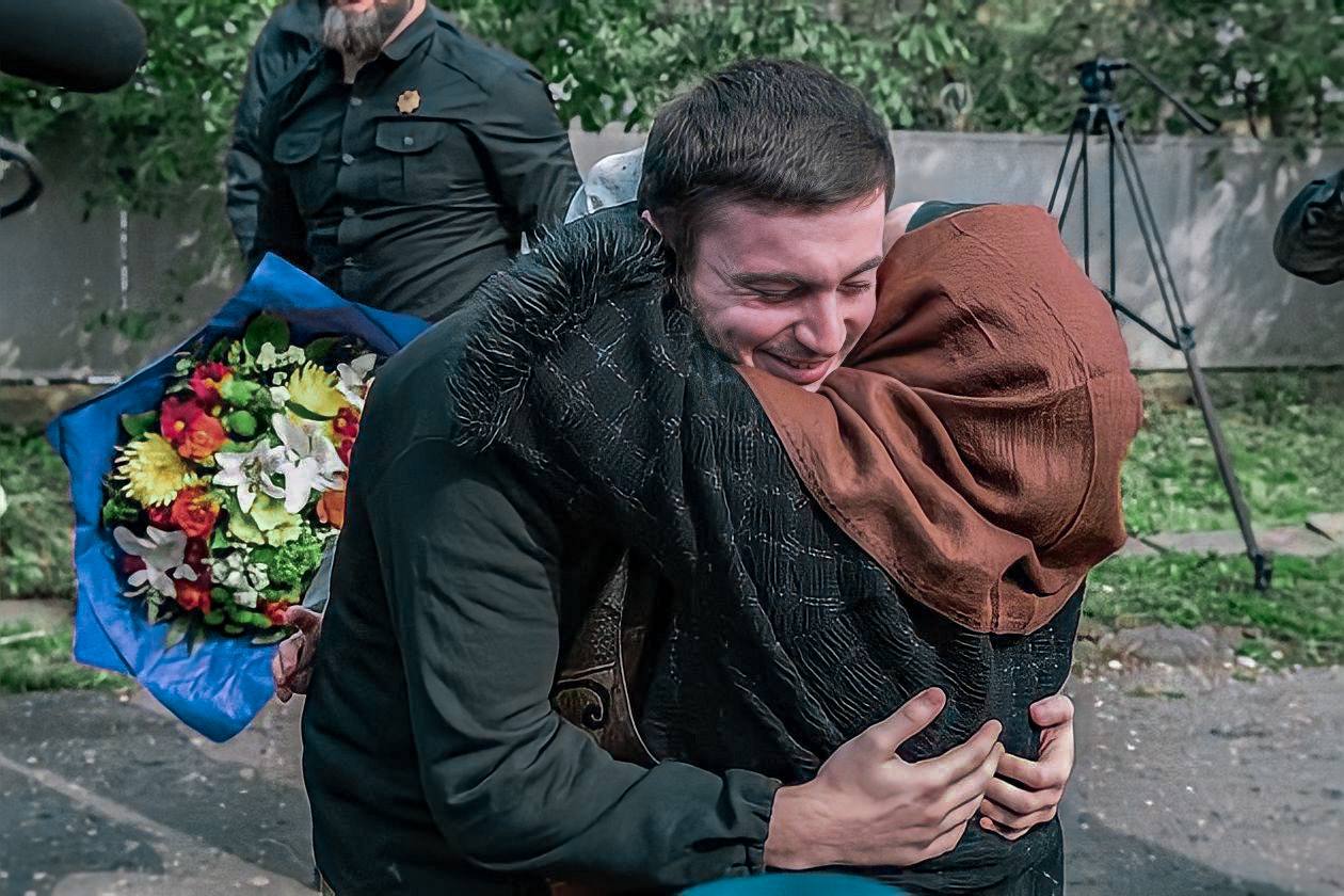 Кадырова помощах. Пленные украинцы у Кадырова.