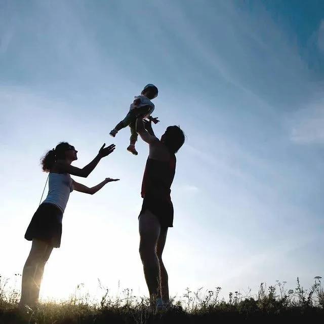 Семья получения. Картинки родители семья поддержка спорт.