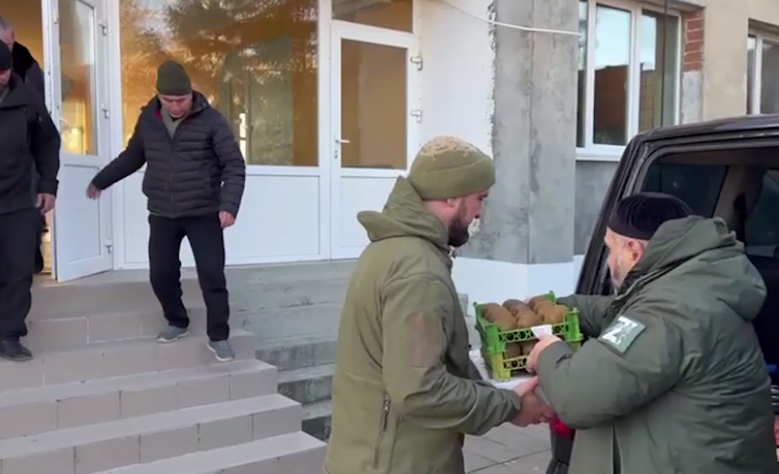 миротворец списки добровольцев из чечни. полк ахмат север база. ахмат восток батальон. кадыровцы в бою на украине. чеченский спецназ на украине.