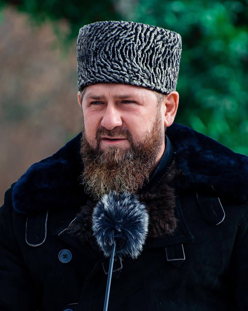 Поздравление кадырову. Рамзан Кадыров. Жители Чечни. Чеченцы в Грозном на Украину. Чеченский народ.