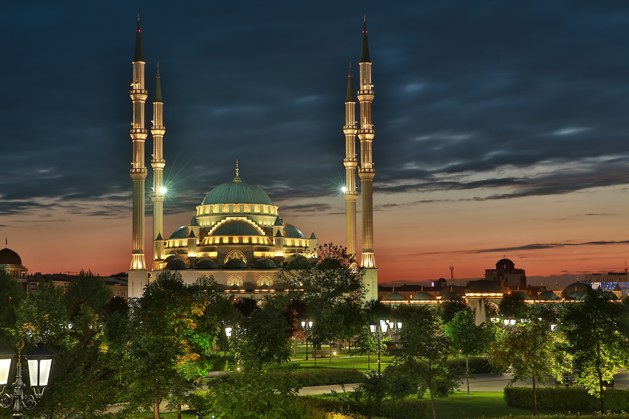 снежный грозный. город грозный 2023. аргун чеченская республика. мечеть в щелковском чеченская республика. ночной грозный 2023.