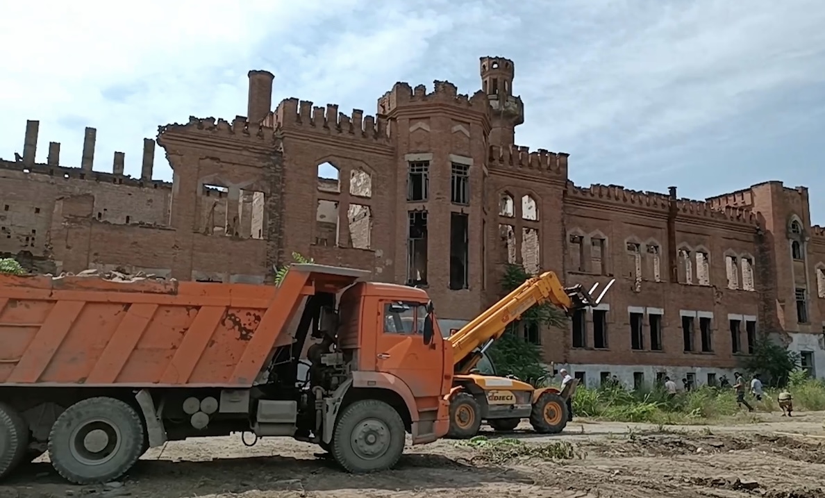 Английский замок в Грозном. Здания построенные англичанами в Грозном. Улица Левандовского Грозный. Английский замок в Грозном до войны.