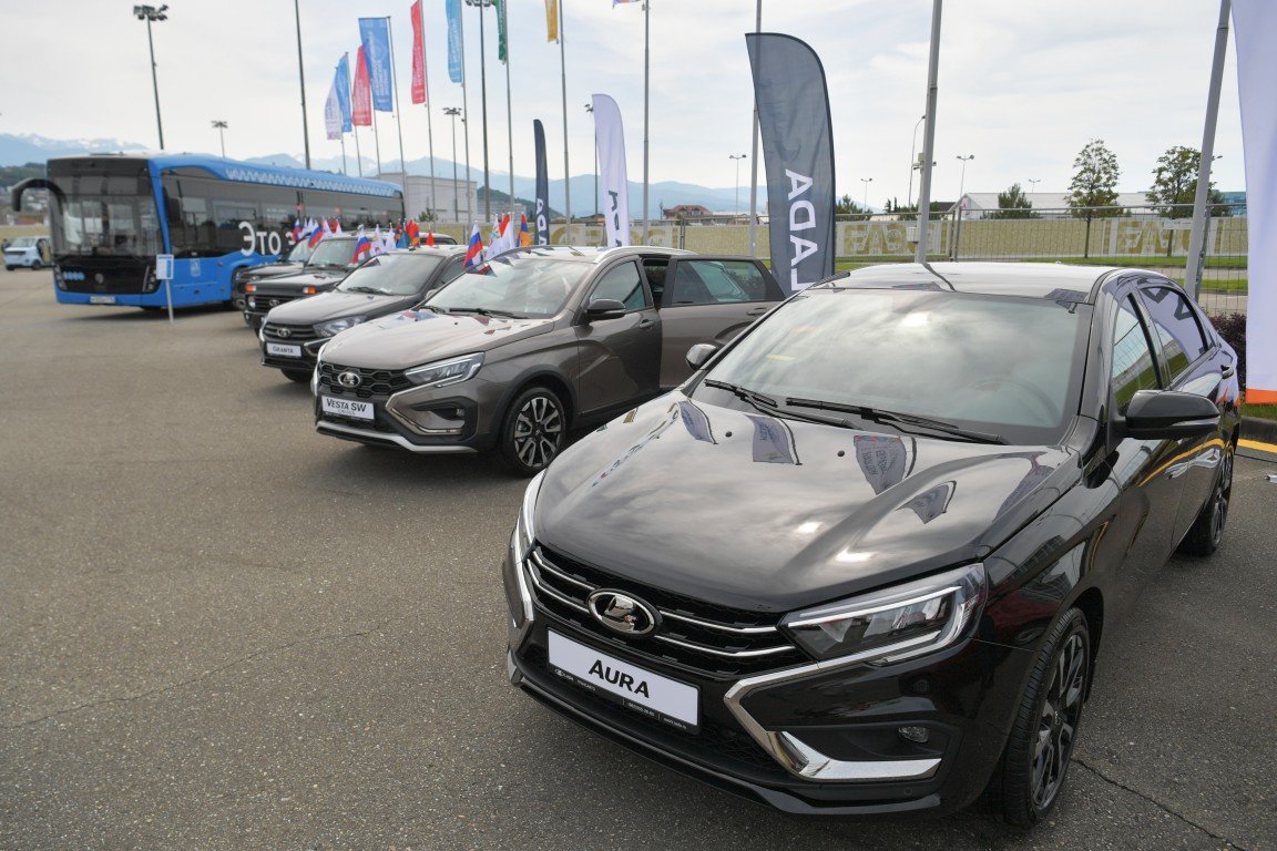 Lada, Aurus, «Москвич»: Минпромторг подготовил список автомобилей для  чиновников | 20.10.2023 | Грозный - БезФормата