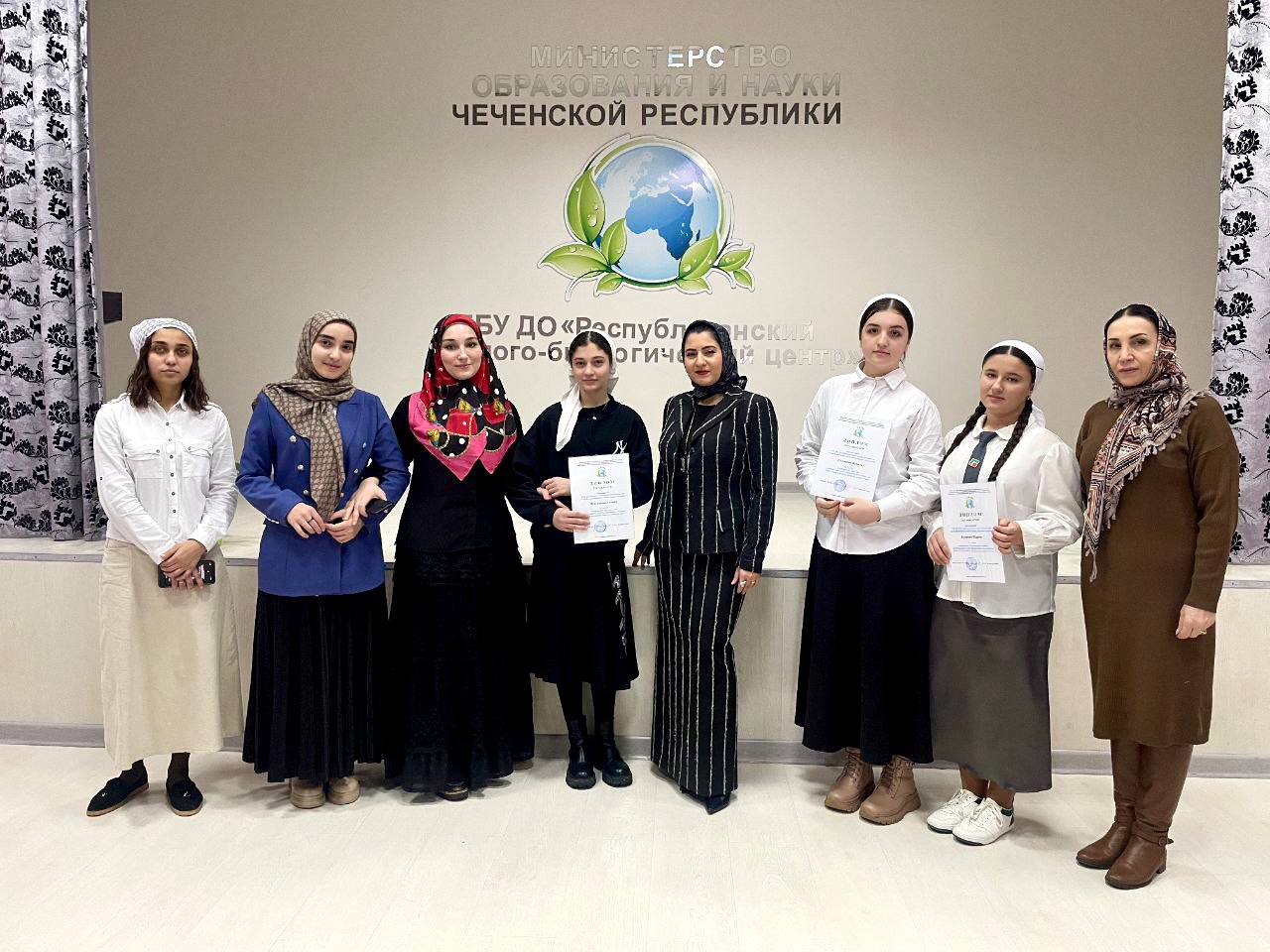 Текстиль ткань. Человек выбирает ткань. А также выбирая материал с. А также выбирая материал с. Материал ткань.