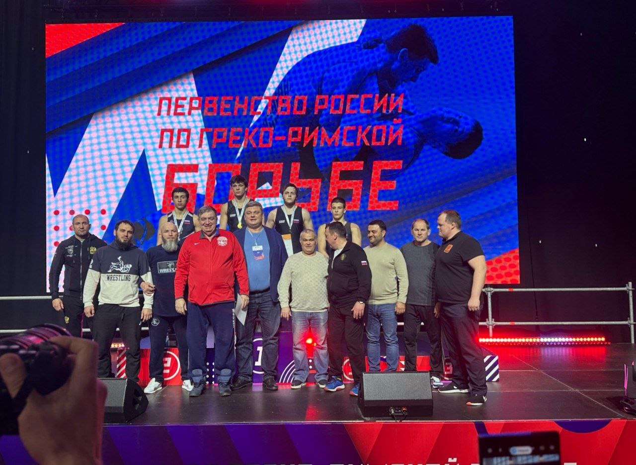 Более 100 спортсменов