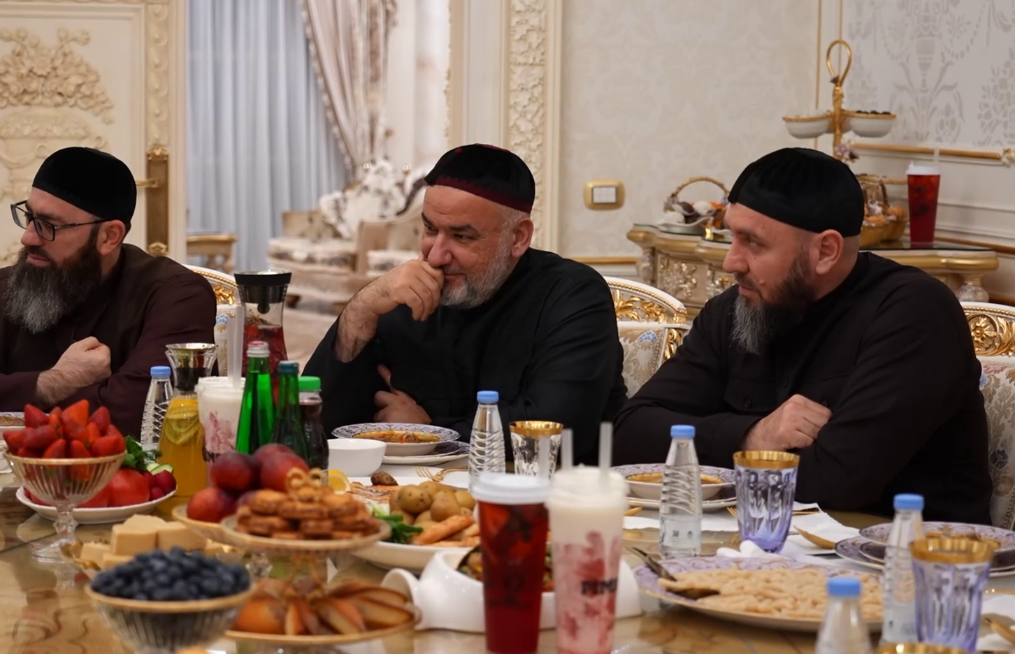 Месяц рамадана график. Ифтар время. Рамадан 2024 время сухура и ифтара. График ифтара и сухура рамадан. Календарь рамазан 2021.